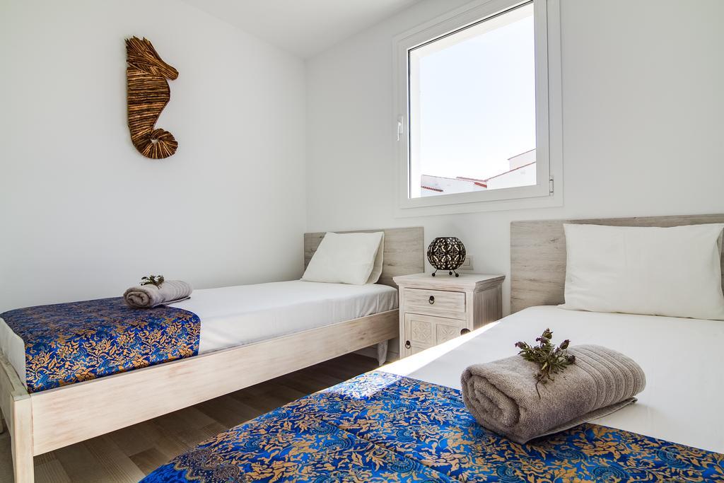 Vista Roses Mar - Villas Batik Екстер'єр фото