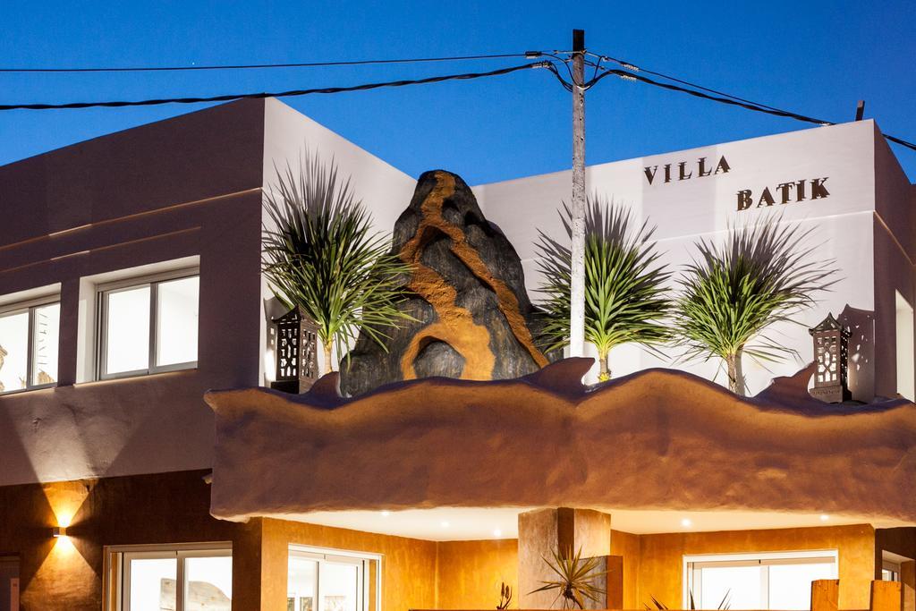 Vista Roses Mar - Villas Batik Екстер'єр фото