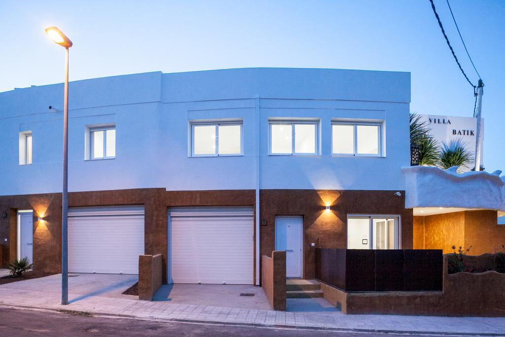 Vista Roses Mar - Villas Batik Екстер'єр фото